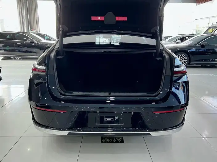 BMW 7 Series 2023 Model 735Li Luxury Set