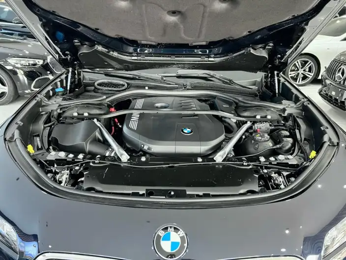 BMW 7 Series 2023 Model 735Li Luxury Set