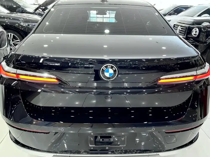 BMW 7 Series 2023 Model 735Li Luxury Set – фото 9