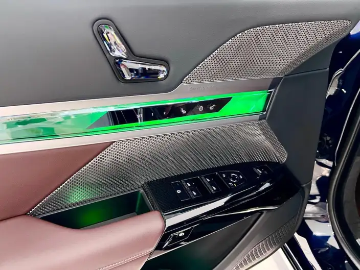 BMW 7 Series 2023 Model 735Li Luxury Set – фото 10