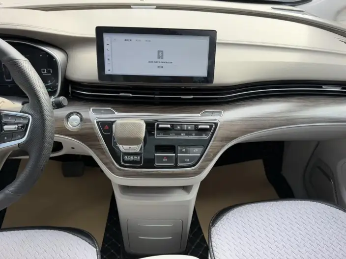 Roewe iMAX8 2023 Model 400TGI Premium Edition – фото 9