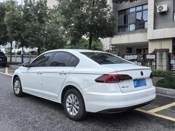 Volkswagen Bora 2021 Model 1.5L Automatic 30th Anniversary Memorial Edition – фото 4
