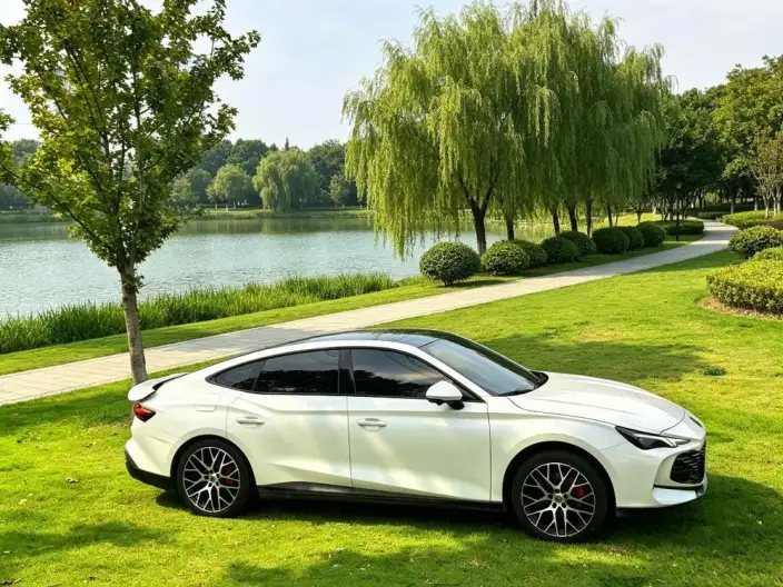 MG7 2026 Model 2.0T 405 AT Automatic Luxury Edition – фото 6
