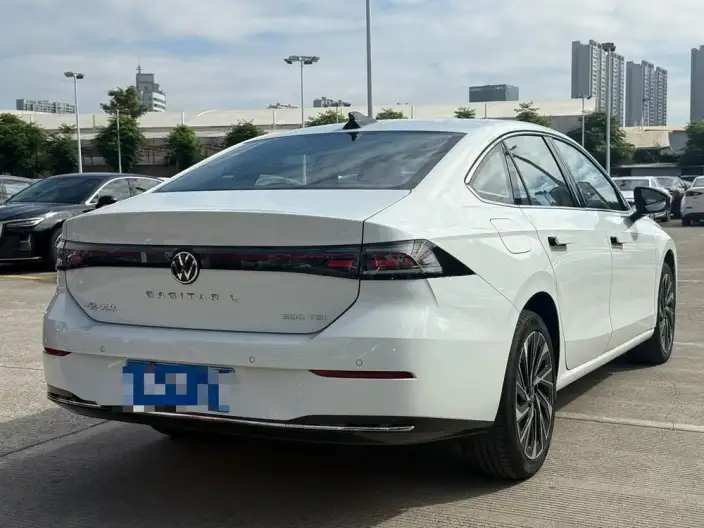 Volkswagen Sagitar 2026 Model L 300TSI DSG Luxury Model – фото 7