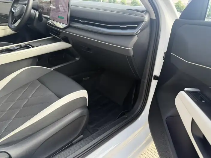 Volkswagen Sagitar 2026 Model L 300TSI DSG Luxury Model – фото 10