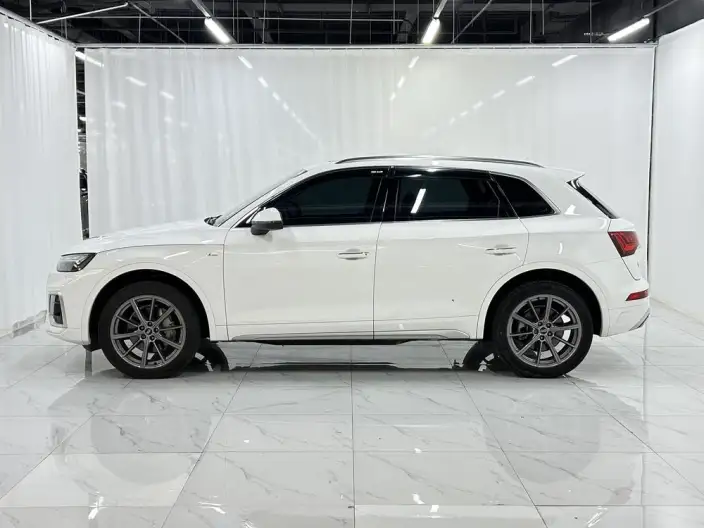 Audi Q5L 2022 Model 40T Fashion Dynamic Model