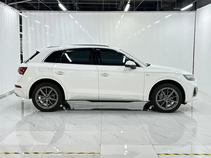 Audi Q5L 2022 Model 40T Fashion Dynamic Model – фото 8