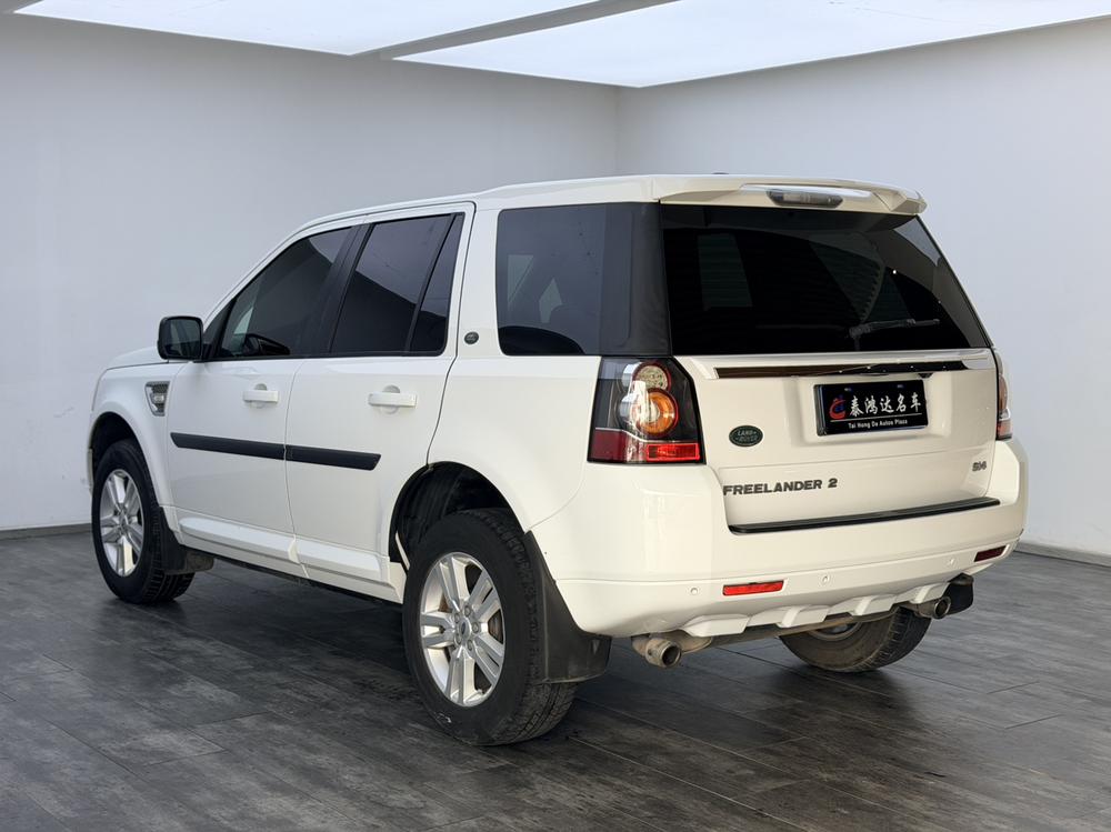 Land Rover Freelander 2 2013 2.0T Si4 SE Petrol – фото 4