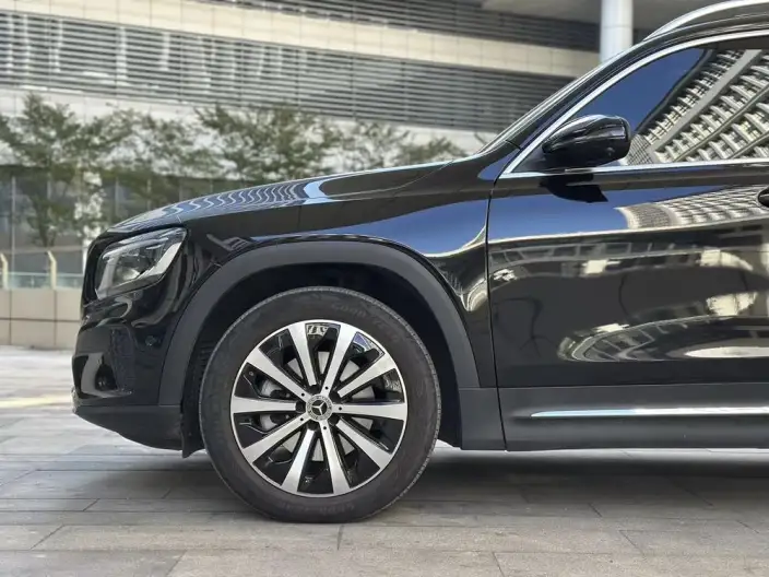 Mercedes-Benz GLB 2025 Model GLB 220 Fashion Model – фото 8