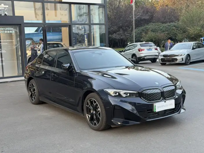 BMW i3 2026 Model eDrive40L Night Set