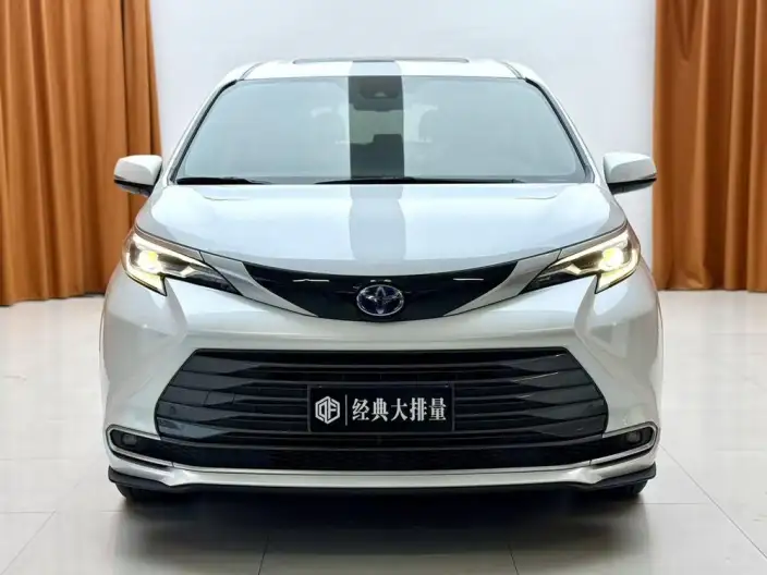 Toyota Sienna 2023 Model Hybrid 2.5L Premium Edition – фото 2