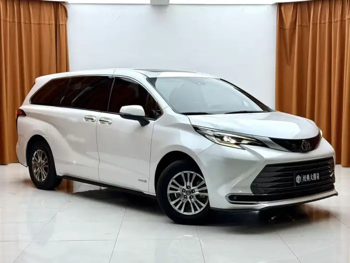 Toyota Sienna 2023 Model Hybrid 2.5L Premium Edition – фото 3