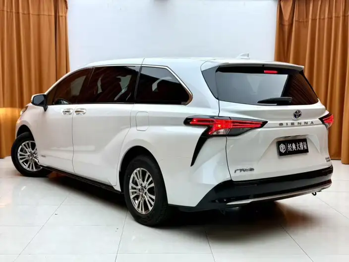 Toyota Sienna 2023 Model Hybrid 2.5L Premium Edition – фото 4