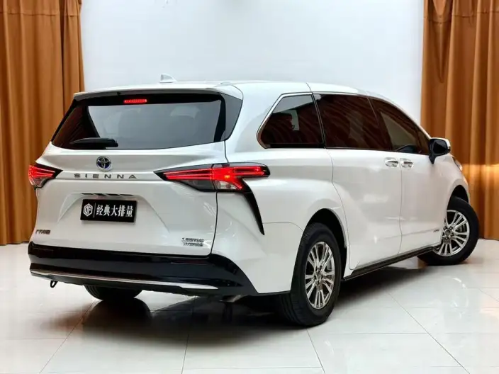 Toyota Sienna 2023 Model Hybrid 2.5L Premium Edition – фото 6