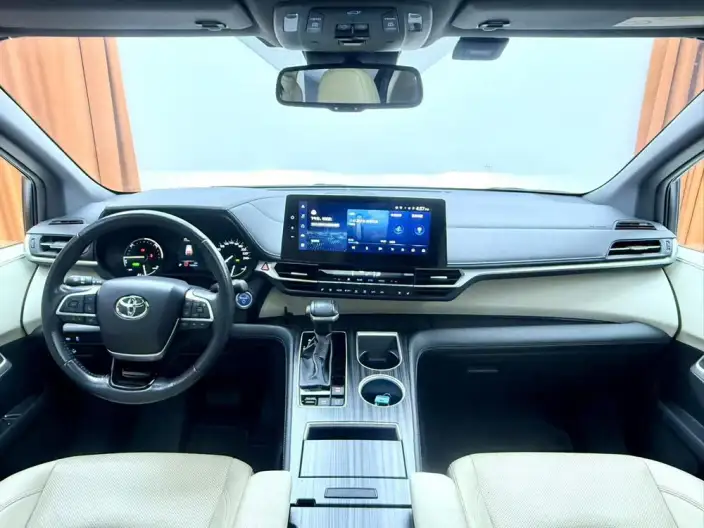 Toyota Sienna 2023 Model Hybrid 2.5L Premium Edition – фото 7