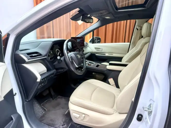 Toyota Sienna 2023 Model Hybrid 2.5L Premium Edition – фото 8