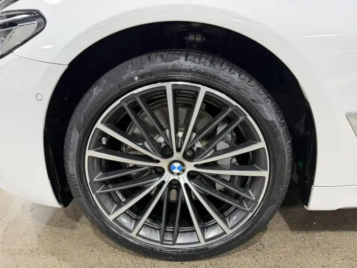 BMW 5 Series 2022 Model Facelift 530Li Executive Model M Sports Set – фото 9