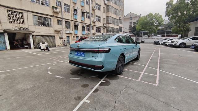 Volkswagen Passat 2025 Pro 380TSI Starry Dragon Respect Edition – фото 3