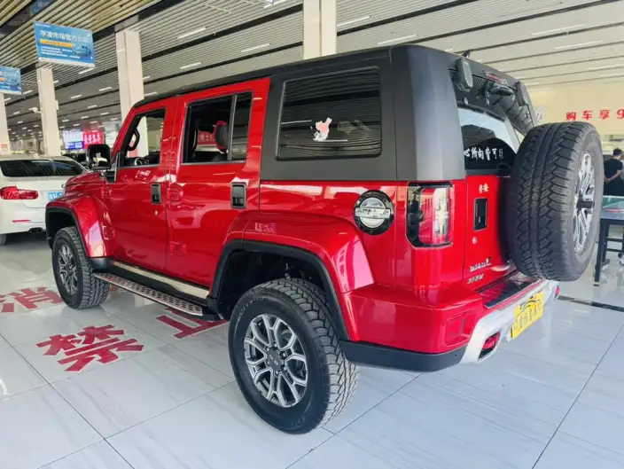 BAIC BJ40 2023 Model 2.0T Automatic 4WD City Hunter Edition Warrior Model – фото 4