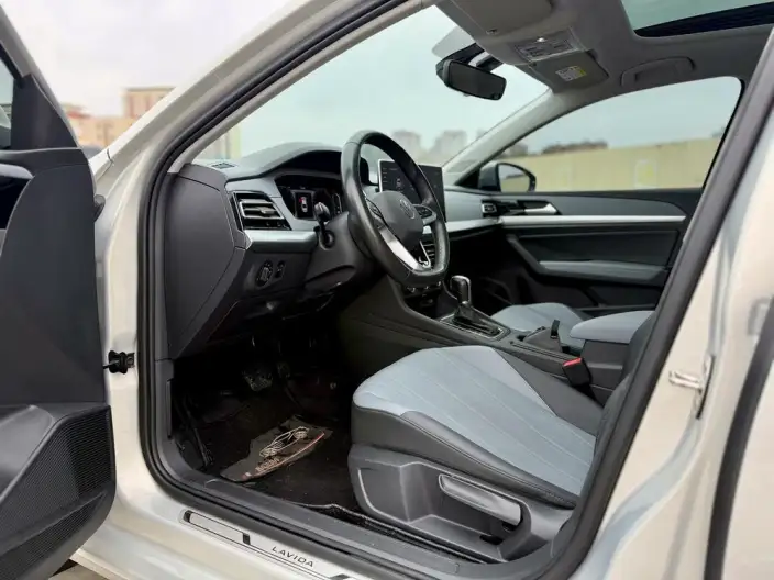 Volkswagen Lavida 2023 Model Facelift 1.5L Automatic Five million editions – фото 8