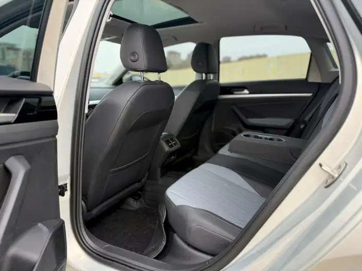 Volkswagen Lavida 2023 Model Facelift 1.5L Automatic Five million editions – фото 9