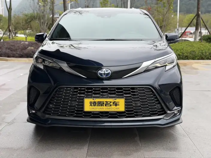Granvia 2022 Model 2.5L Hybrid Ultimate Edition