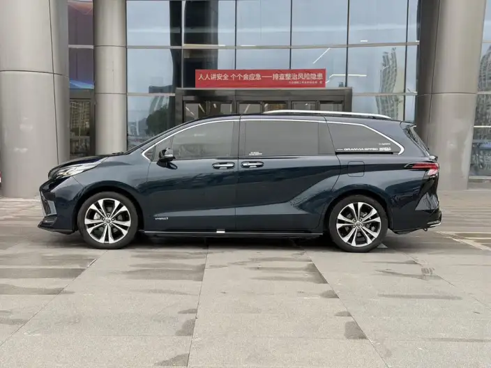 Granvia 2022 Model 2.5L Hybrid Ultimate Edition