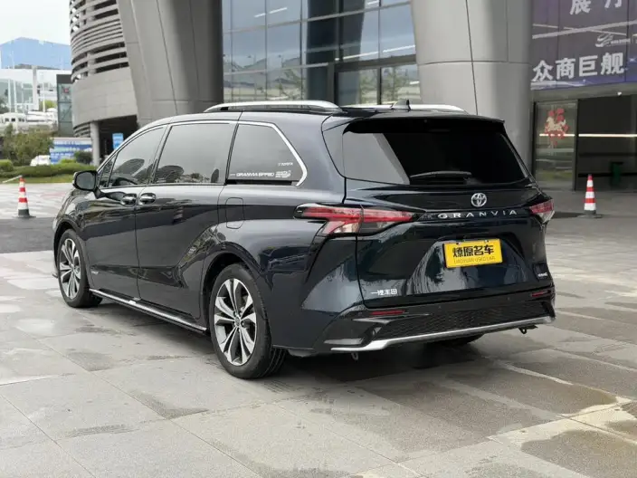 Granvia 2022 Model 2.5L Hybrid Ultimate Edition – фото 5