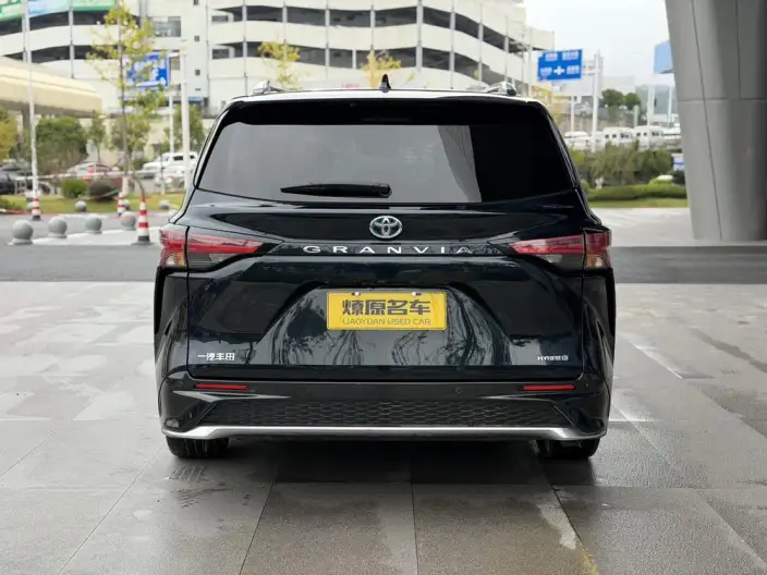 Granvia 2022 Model 2.5L Hybrid Ultimate Edition – фото 6
