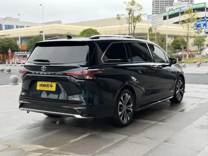Granvia 2022 Model 2.5L Hybrid Ultimate Edition – фото 7