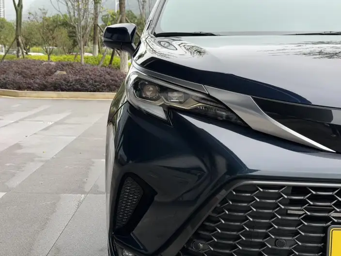 Granvia 2022 Model 2.5L Hybrid Ultimate Edition – фото 9
