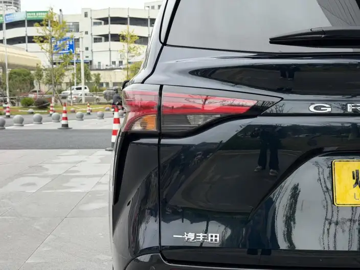 Granvia 2022 Model 2.5L Hybrid Ultimate Edition – фото 10