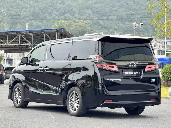 Vellfire 2023 Model 2.5L Automatic 4WD 7 seat Parallel Imported
