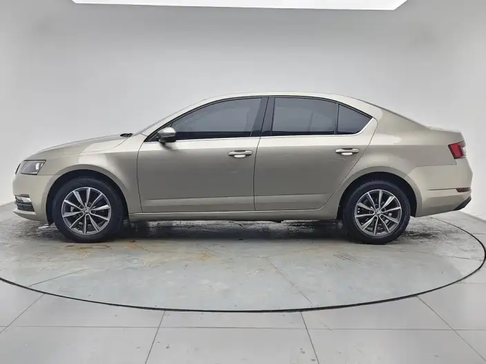 Skoda Octavia 2021 Model 1.5L Automatic Comfort Edition