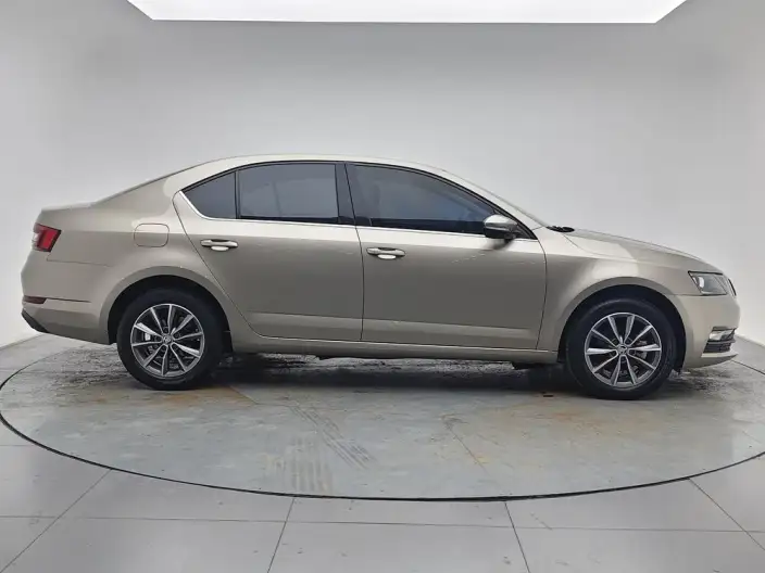 Skoda Octavia 2021 Model 1.5L Automatic Comfort Edition – фото 8