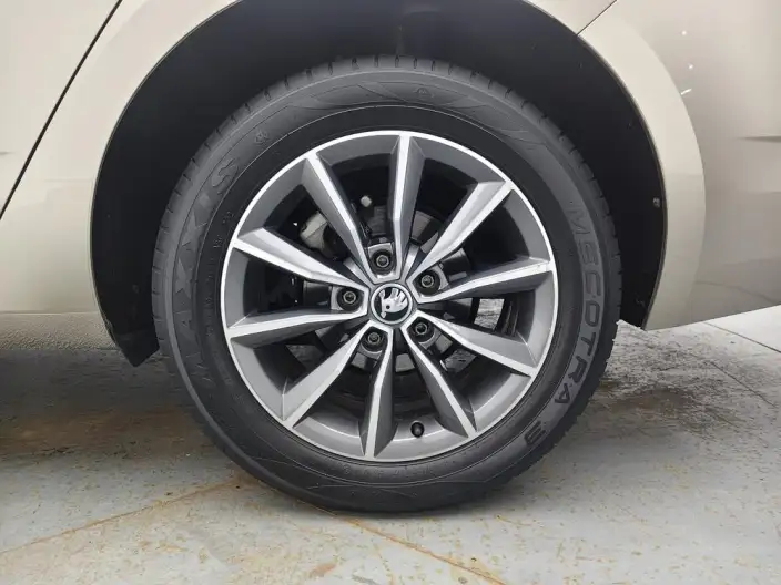 Skoda Octavia 2021 Model 1.5L Automatic Comfort Edition – фото 9