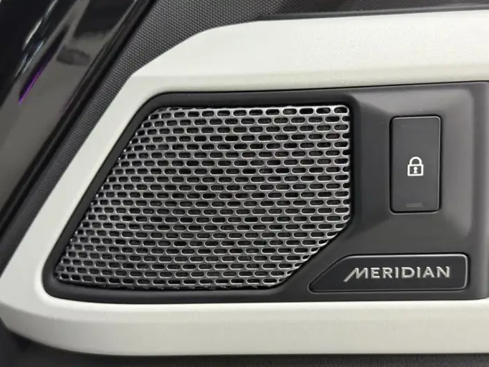 Land Rover Defender 2023 Model 110 3.0T P400 X-Dynamic HSE – фото 9