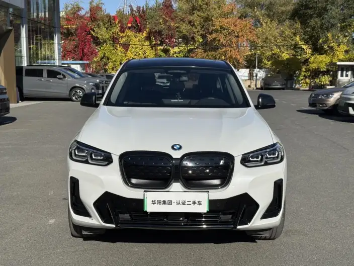 BMW iX3 2024 Model Leading Model