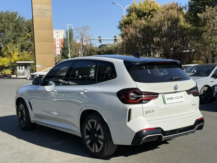 BMW iX3 2024 Model Leading Model