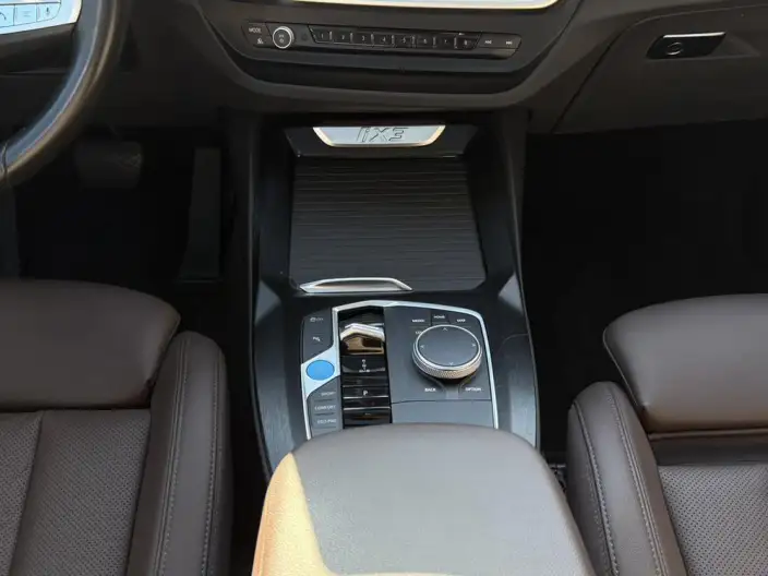 BMW iX3 2024 Model Leading Model – фото 9