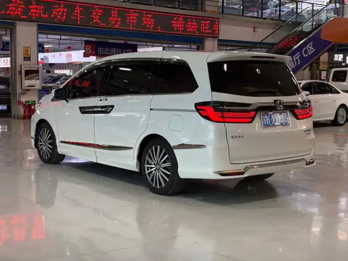 Honda Elysion 2022 Model 2.0L Hybrid Deluxe Edition