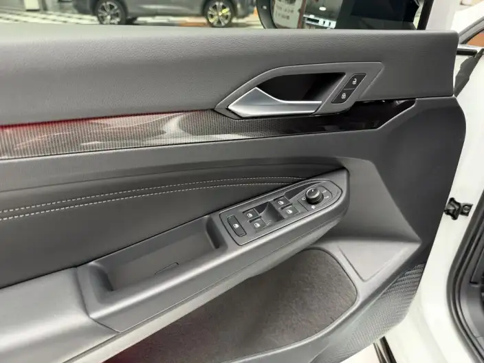 Volkswagen Golf 2021 Model 280TSI DSG R-Line – фото 8