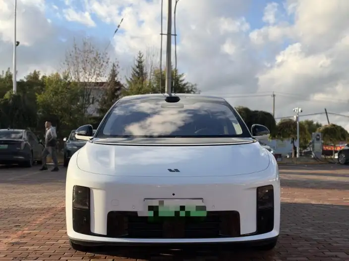 Li Auto i8 2025 Model Standard Edition