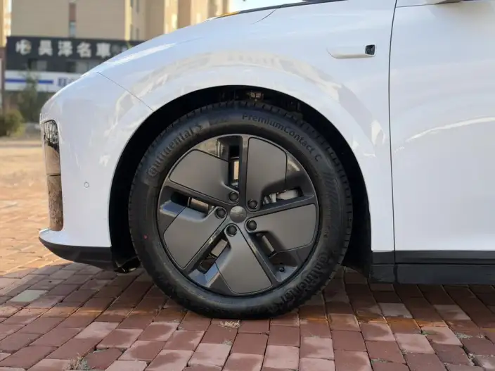 Li Auto i8 2025 Model Standard Edition – фото 7