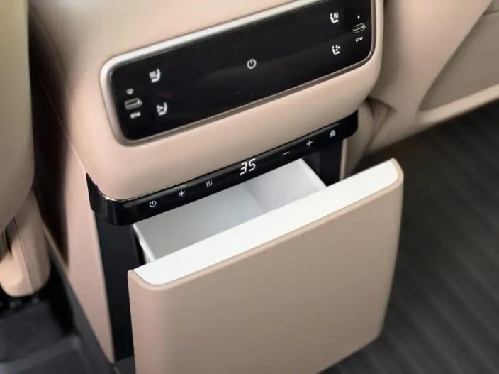 Li Auto i8 2025 Model Standard Edition – фото 10
