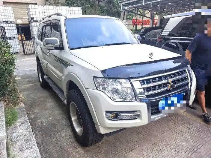 Pajero 2020 Model 3.0T Automatic 4WD 7 seat Parallel Imported – фото 3