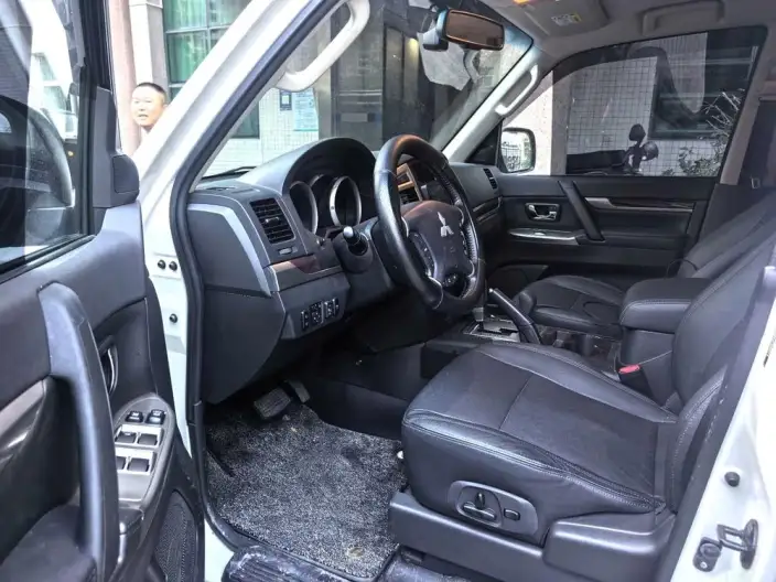 Pajero 2020 Model 3.0T Automatic 4WD 7 seat Parallel Imported – фото 9