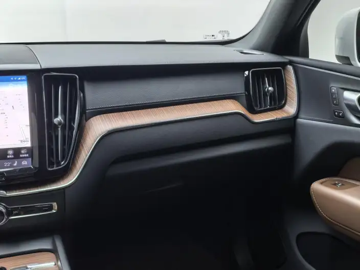 Volvo XC60 2024 Model B5 4WD Smart Range Deluxe Edition – фото 9