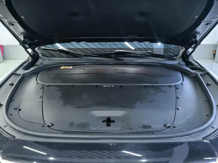 Li Auto ONE 2021 Model Extended Range 6 seat Edition – фото 5