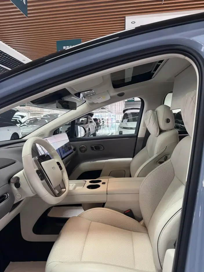 Li Auto i8 2025 Model Standard Edition – фото 8